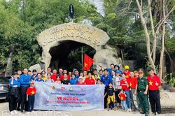 Gần 50 đoàn viên, thanh niên, học sinh trải nghiệm tìm hiểu Khu căn cứ cách mạng Đồng Bò
