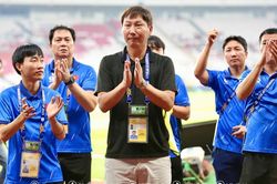 Bóng đá Đông Nam Á 'ngả mũ' trước chiến lược gia Kim Sang Sik