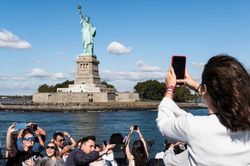 Sẽ phải tham dự phỏng vấn để gia hạn visa du lịch Mỹ từ ngày 2/9