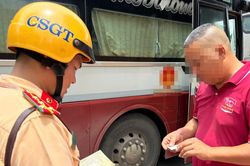 Nếu CSGT không chấp nhận kiểm tra GPLX trên VNeID, người dân có thể phản ánh tới Cục trưởng CSGT