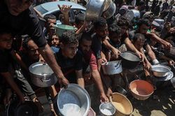 Bi kịch ở Gaza: Viện trợ nhân đạo bị bán với giá 'cắt cổ', người dân tuyệt vọng trong vòng vây đói khát