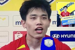 Đình Bắc nhận danh hiệu Cầu thủ hay nhất U23 Đông Nam Á 2025 với cái cổ bị cào xước