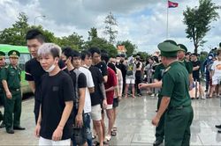 Campuchia bàn giao 85 công dân Việt Nam liên quan lừa đảo trực tuyến
