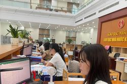 Kho bạc Nhà nước nói gì về hiện tượng chi trả chậm tiền lương sau thực hiện chính quyền địa phương 2 cấp?