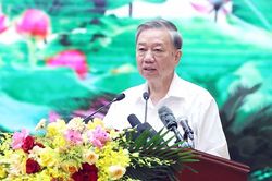 Tổng Bí thư Tô Lâm gặp mặt đại biểu có công với với cách mạng