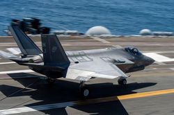 Video tiêm kích F-35 rơi gần căn cứ không quân ở California