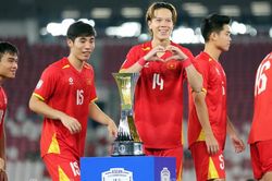 Tin nóng bóng đá Việt hôm nay 1/8: HLV Kim Sang Sik bảo vệ Viktor Lê; Bắc Ninh ký hợp đồng với hai cựu tuyển thủ