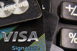 Nga cân nhắc chấm dứt dịch vụ thẻ Visa, Mastercard