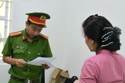 Bắt tạm giam 'bảo mẫu' ném bé trai 14 tháng tuổi gây chấn thương sọ não