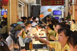 Giá vàng hôm nay 1/8/2025: Vàng SJC neo trên 121 triệu đồng/lượng, nhẫn bật tăng