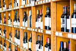 Cắt giảm, đơn giản hóa điều kiện về bán buôn rượu, sản phẩm thuốc lá, kinh doanh xăng dầu