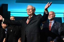 Warren Buffett gửi cảnh báo thẳng thừng về kinh tế đến Nhà Trắng
