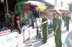 Xã Quang Thiện ra quân giải tỏa hành lang an toàn giao thông