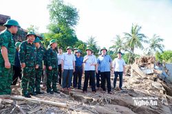 Phó Thủ tướng Chính phủ Hồ Đức Phớc thăm hỏi, động viên, kiểm tra, đôn đốc công tác khắc phục hậu quả bão số 3 tại xã biên giới Mỹ Lý (Nghệ An)