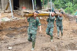 Hình ảnh nỗ lực khắc phục hậu quả mưa lũ ở Tìa Dình, Điện Biên