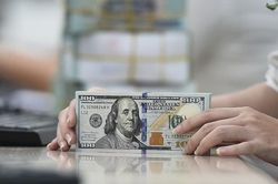 Tỷ giá USD hôm nay 4/8: Tỷ giá trung tâm giảm xuống còn 25.240 đồng/USD; thị trường 'chợ đen' ổn định