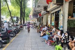 TP.HCM: Tạm dừng cấp phép kinh doanh vỉa hè, chuẩn bị đề án quản lý mới