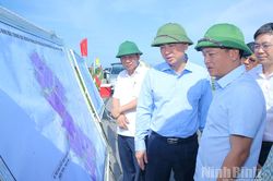 Lãnh đạo UBND tỉnh làm việc về hoạt động xây dựng và sản xuất, kinh doanh tại một số công trình, dự án trọng điểm