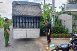 Kịp thời ngăn chặn hơn 13 tấn dầu ăn qua sử dụng tuồn ra thị trường