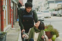 Từ 'Mai' đến 'Mang mẹ đi bỏ': Tuấn Trần và Hồng Đào tái hợp có tạo nên kỳ tích phòng vé?