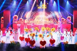 Chương trình nghệ thuật 'Theo ánh bình minh'