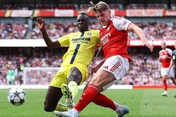 Arsenal thua trong ngày 'bom tấn' Gyokeres mờ nhạt