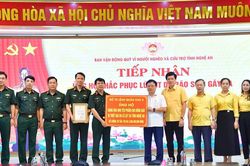Bộ Tư lệnh Quân khu 4 ủng hộ nhu yếu phẩm trị giá hơn 2 tỷ đồng hỗ trợ đồng bào bị lũ lụt tỉnh Nghệ An