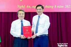 Đồng chí Lê Văn Giáp giữ chức Chánh Văn phòng Tỉnh ủy Nghệ An