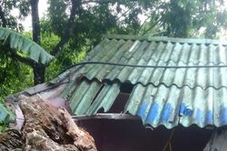 Xã Cao Dương: Đá từ mỏ khai thác lăn vào nhà dân làm sập góc bếp