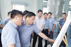 Phó Chủ tịch UBND tỉnh Đinh Công Sứ kiểm tra công trình phòng, chống thiên tai khu vực Vĩnh Phúc