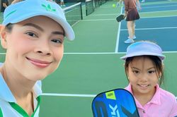 Tuyên bố 'càng stress, càng nên chơi' pickleball, nữ ca sĩ nhận mưa lời khen