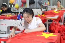 80 năm Quốc khánh: Những thôn ở Hà Nội thắm đỏ sắc cờ Tổ quốc
