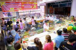 Giá vàng hôm nay 8/8/2025: Giá vàng trong nước và thế giới sát mức kỷ lục, chênh 12,5 triệu đồng