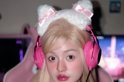 'Hot girl trứng rán cần mỡ' đu trend búp bê, netizen khoe visual 'siêu ngọt'