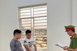 Bắt 2 đối tượng giả danh Công an 'cướp' tiền trên chiếu bạc