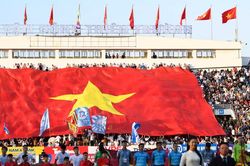Chảo lửa Thiên Trường rực cháy trong trận Siêu Cúp Quốc gia 2024/25