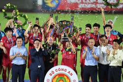 Các ngoại binh tỏa sáng, CLB Công An Hà Nội lần đầu đoạt Siêu cúp Quốc gia