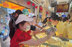 Giá vàng chiều nay 9/8/2025: Giá vàng trong nước và thế giới ở mức cao nhưng quá nhiều rủi ro đầu tư
