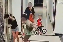 Điều tra vụ người đàn ông xăm trổ hành hung cô gái trước mặt trẻ nhỏ ở chung cư