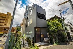 'Nhà bút chì' nở rộ giữa cơn sốt giá đất tại Tokyo