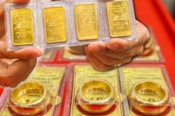 Giá bán vàng miếng SJC giảm nửa triệu đồng mỗi lượng trong phiên đầu tuần