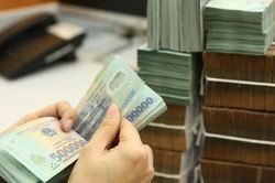 Lãi suất liên ngân hàng giảm nhẹ từ đỉnh, Ngân hàng Nhà nước bơm ròng hơn 7.354 tỷ đồng