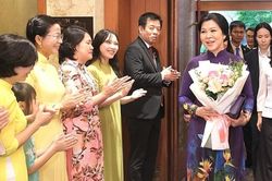 Phu nhân Ngô Phương Ly gặp mặt các cô dâu Việt Nam tại Hàn Quốc