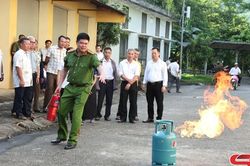 Công an xã Quỳnh Nhai tuyên truyền về phòng cháy, chữa cháy, cứu nạn, cứu hộ