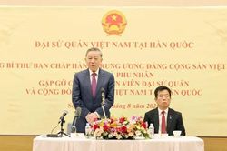 Tổng Bí thư gặp gỡ cộng đồng người Việt Nam tại Hàn Quốc