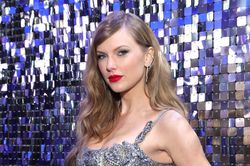 Taylor Swift bất ngờ công bố album thứ 12 'The Life of a Showgirl'