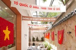 Nhiều quán cà phê ở Hà Nội 'khoác áo mới' chào mừng Quốc khánh 2/9