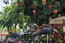 Hà Nội: Không gian xanh quanh hồ bị 'bóp nghẹt', nhường chỗ cho quán cà phê, quán ăn