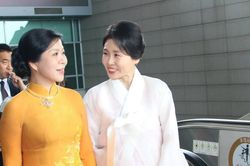 Phu nhân của Tổng Bí thư thăm Bảo tàng Quốc gia Hàn Quốc