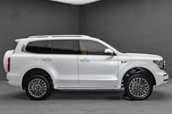 SUV dài hơn 5 mét, nội thất sang chảnh, công suất 877 mã lực, giá hơn 1,3 tỷ đồng
